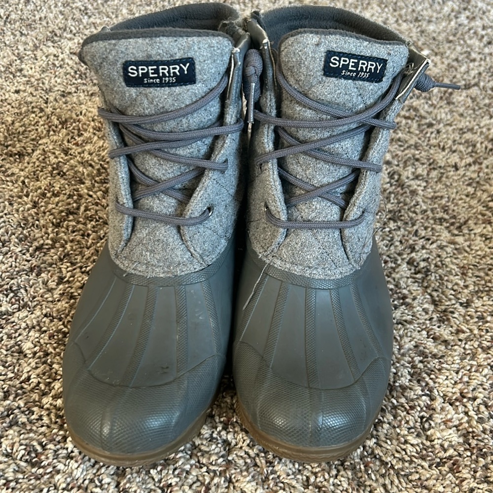 Quilted Sperry duck boots! Size 7.5!